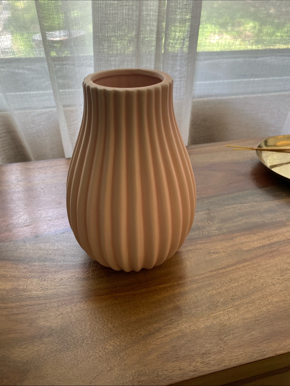 Elegant Ribbed Ceramic Vase - Blush Pink